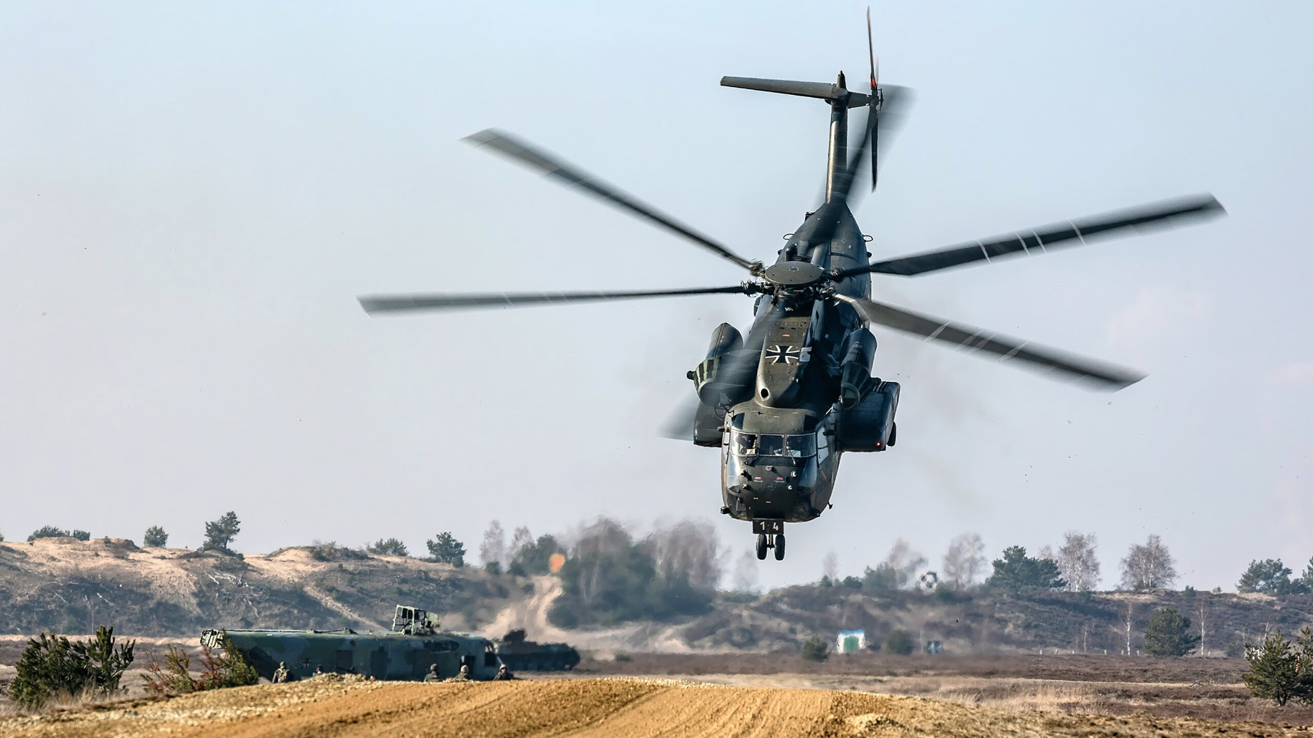 开云体育网站入口-_湖人主场大胜，詹姆斯砍下40分_，湖人官宣詹姆斯