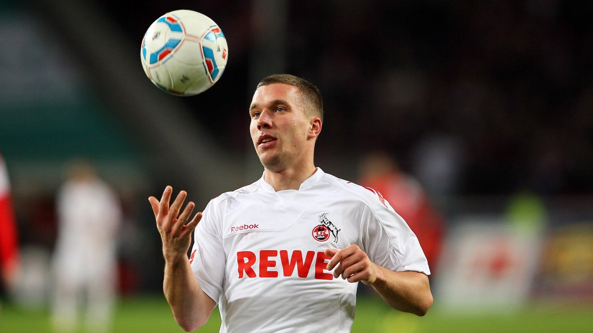 开云·体育官网-快船全队前往社区学校开展公益教学